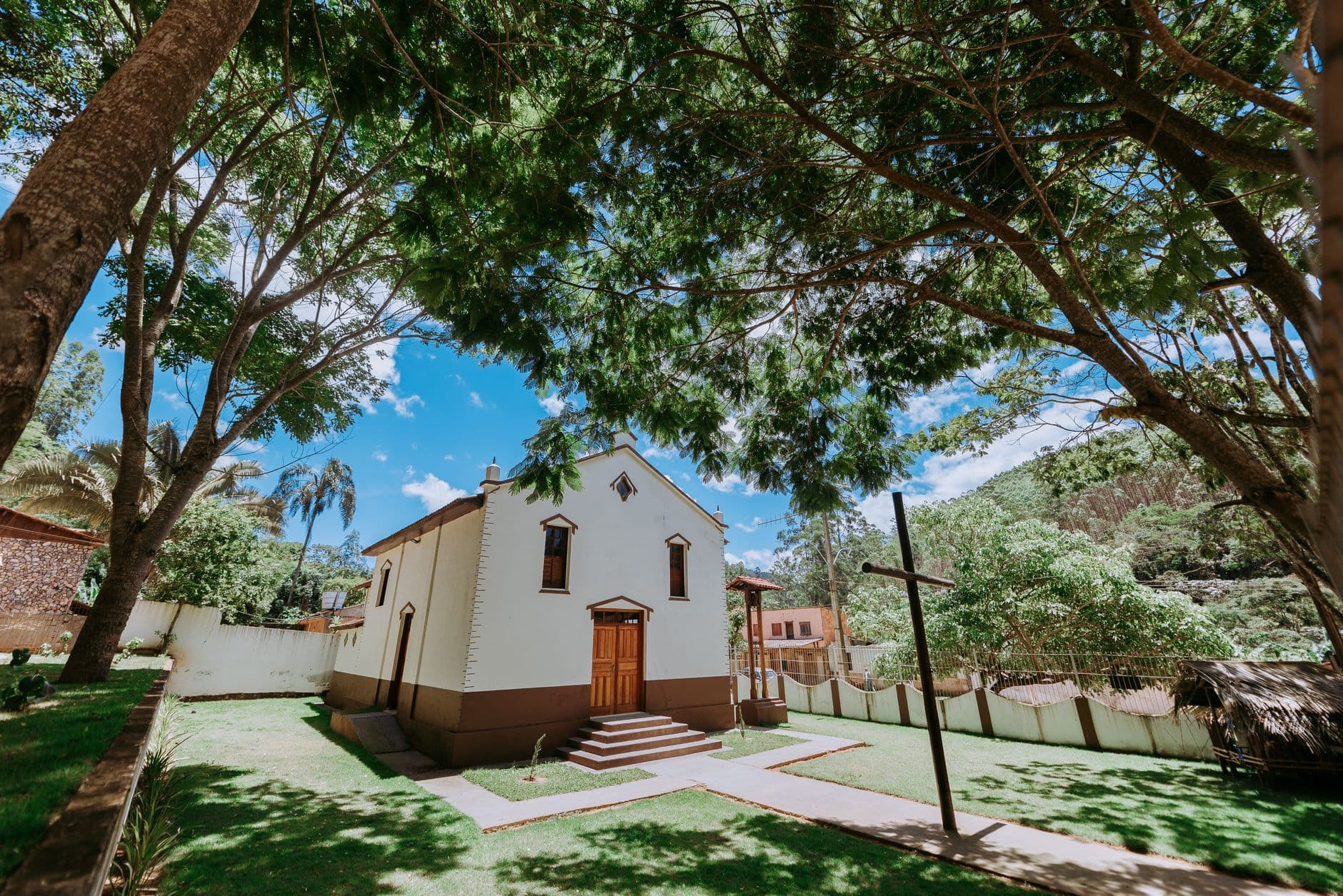 A quaint church surrounded by lush greenery in Coronel Fabriciano, capturing serene beauty.